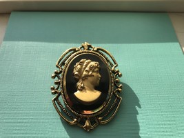 Onyx and Glass Face Vintage Cameo Brooch/ Pendant - £56.09 GBP