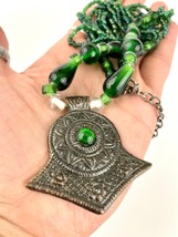 VTG Green Clear Glass Beaded Necklace Bronze Metal Pendant 15&quot; Retro Boho - £30.14 GBP