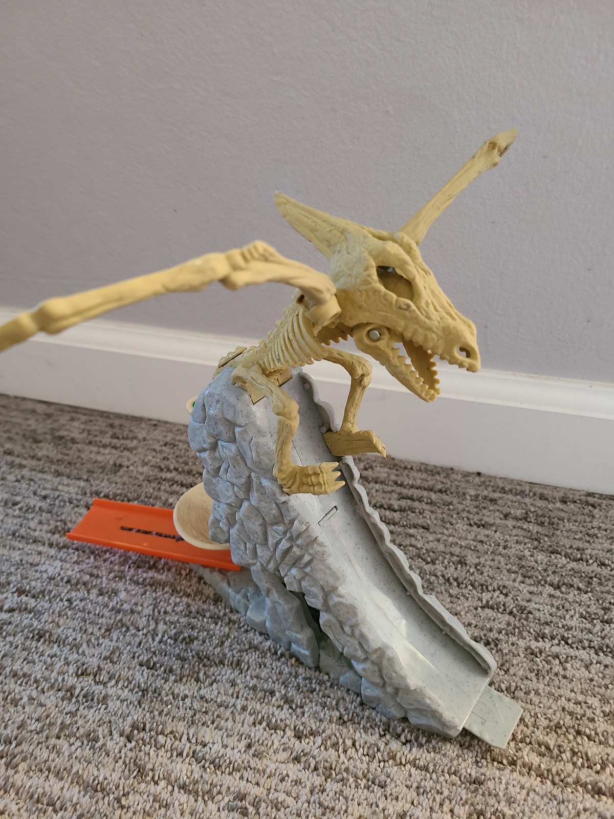 Hot Wheels Trick Tracks-Dino Wing Drop   - $10.00