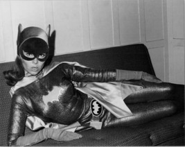 Yvonne Craig reclines on sofa inbetween Batman takes as Batgirl 8x10 inch photo - £9.43 GBP