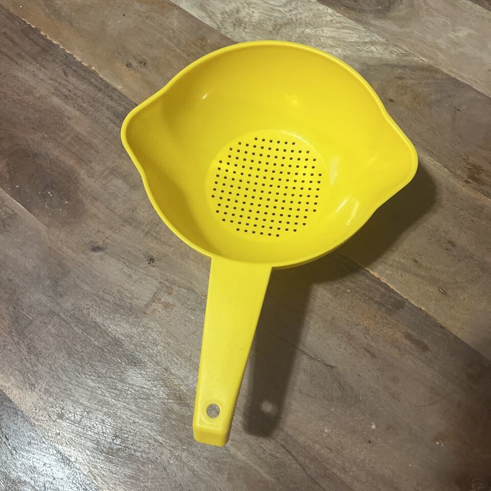 Vintage Tupperware 1 Quart Yellow Colander Pasta Strainer 1200 - $11.30