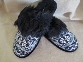 NWT Women’s Nordic Slippers W/Sequins Faux Fur Large (9-10) by Joe Boxer - £11.95 GBP