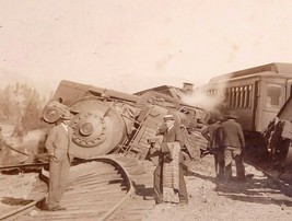 SEPT 11 1909 TRAIN WRECK GN RR DRYDEN STEAM ENGINE 8x6 MATTED PHOTO VINT... - $110.55
