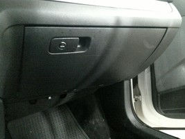 PASSAT    2012 Glove Box 104748441 - $1,203.03 MXN