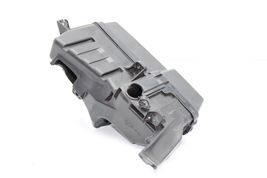 00-05 TOYOTA CELICA  Fuse Box Housing Case F2052 image 4