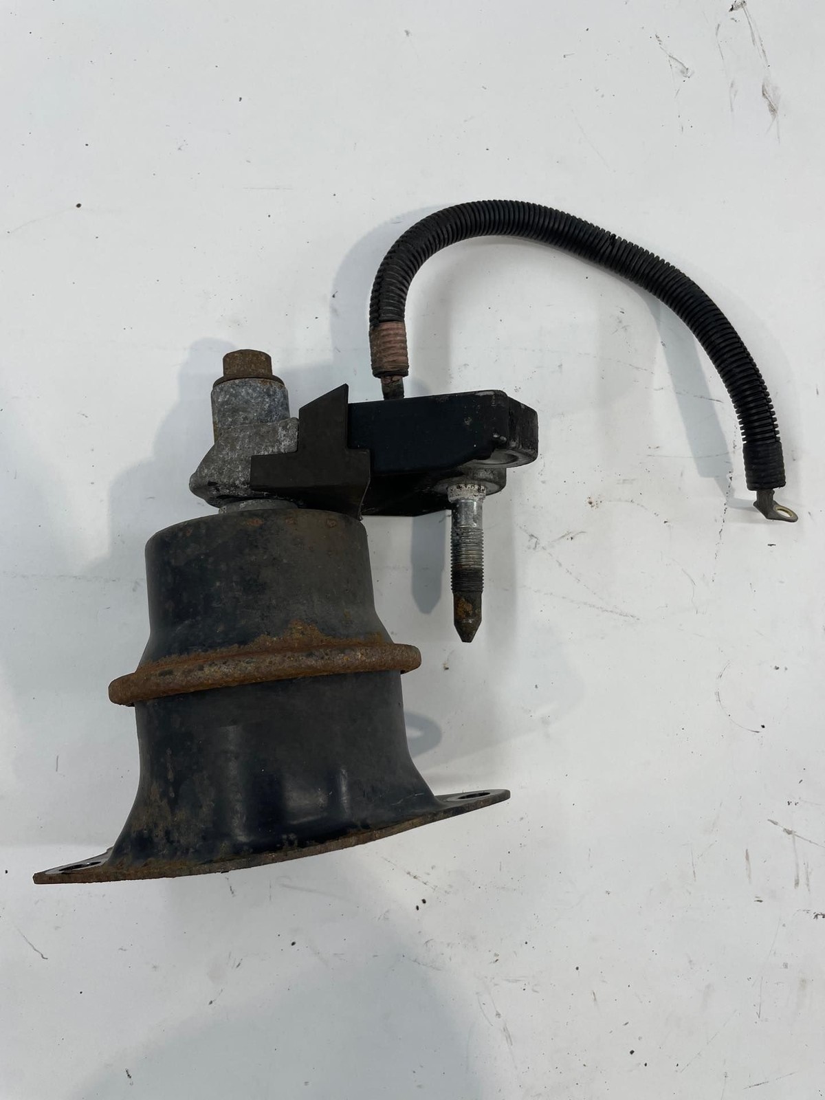 2011 Honda Fit Sport 1.5L RH Passenger Engine Frame Mount Bracket & Ground Cable Item image 2