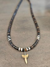 Hawaiian Black Pen Shell W/ White Clam-Shell Beads &amp; Shark&#39;s Tooth Necklace - $545.14 MXN
