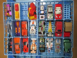Lot of 22 Diecast Cars Collectible with Case - $793.75 MXN