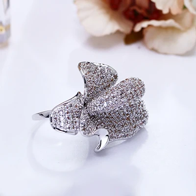 Beautiful charm ring Morning glory flower design Gold and white color crystal la - £28.19 GBP