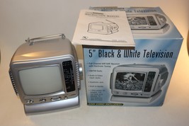 Living Solutions 5&quot; Black &amp; White AM/FM Radio TV ATC-032 Battery Operated TESTED - £23.25 GBP