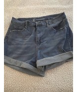 No Boundaries Junior&#39;s Sz 17 High Rise Mom Denim Jean Shorts Rolled Cuff - $14.03 CAD