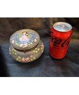 Victorian Hand Painted Lady Hat Flower Ribbon Satin Glass Powder Jar Hin... - $10,540.78 MXN