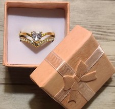 Gold-Tone Band ~ Heart Moissanite Gem w/Faux Diamonds ~ Women&#39;s Size 10 Ring - £11.85 GBP