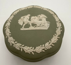 Wedgwood Jasperware Round Scalloped Trinket Box White Sage Green 5&quot; in d... - £14.94 GBP