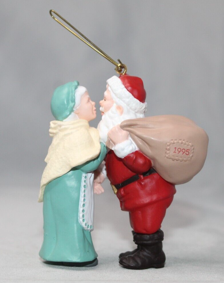 Hallmark Keepsake Ornament Christmas Eve Kiss Mr and Mrs Claus 1995 No Box - $5.81