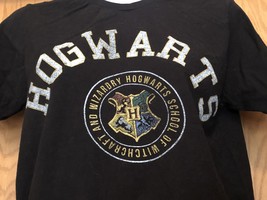 Harry Potter Black T-Shirt Size Small Hogwarts School Witchcraft &amp; Wizardry  - £8.66 GBP