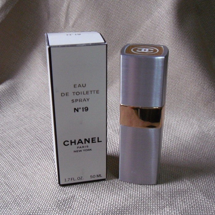 Chanel No19 Eau De Toilette Silver & Gold Case With Spray Bottle In Original Box - $12.00