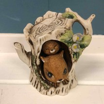 Vintage Enesco 1976 Mom and Baby Squirrels In A Tree Stump Figurine E-8702 Japan - £23.54 GBP