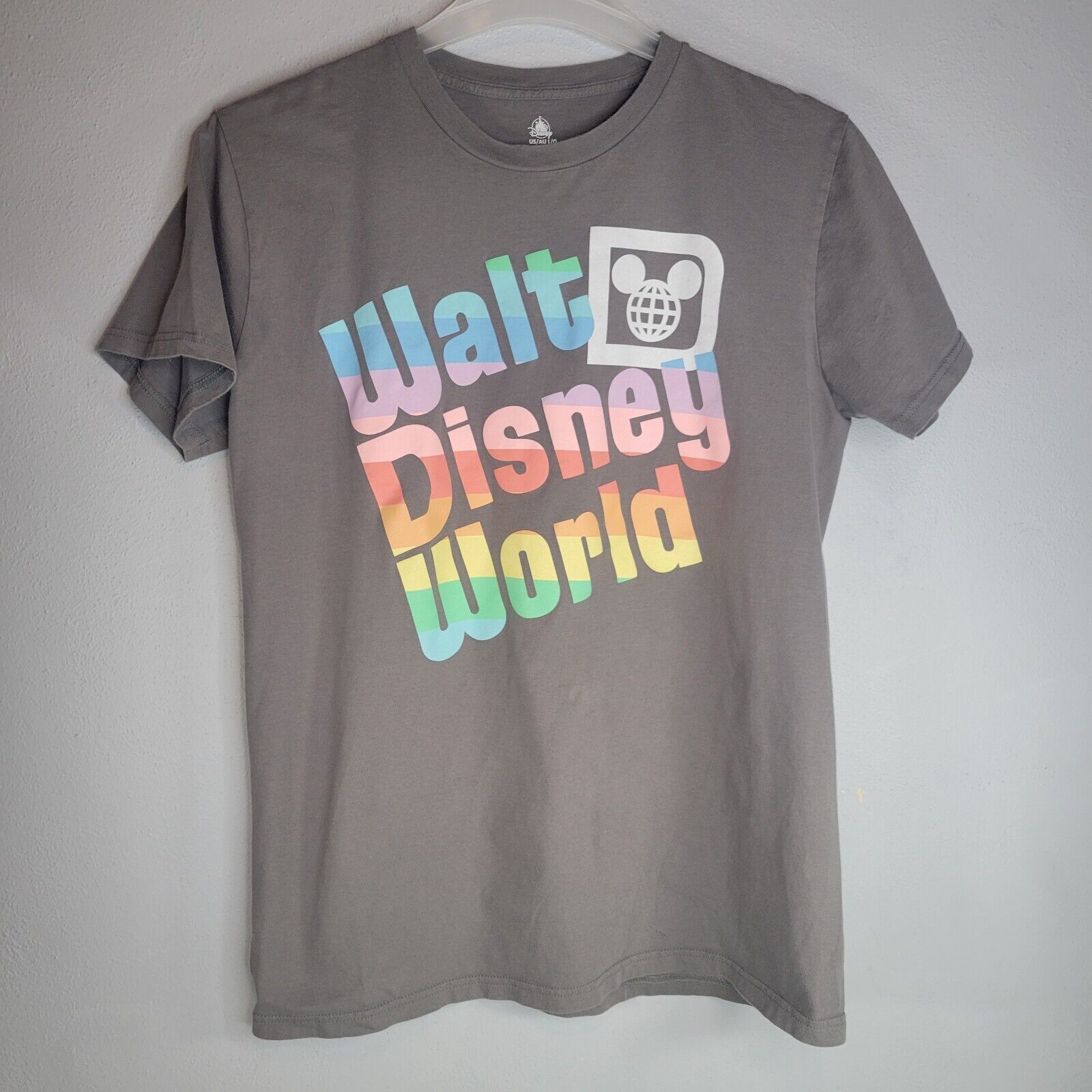 Walt Disney Shirt Large Mens World Print Gray Short Sleeve Casual Tee - $13.98