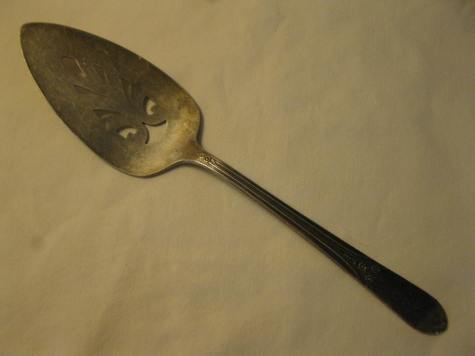 WM Rogers Devonshire Mary Lou Pattern large 9.5" Silver Plated Cake Server  - £9.56 GBP
