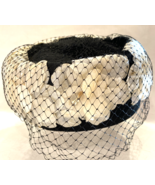 Vintage Women&#39;s Pillbox Hat with Veil Black w/ White Flowers - $542.43 MXN