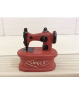 Dollhouse Miniature Sewing Machine. Vintage Theme. Rare item NEW - $374.72 MXN