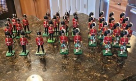 Lot 32 Vintage Ron Wall England British Lead Soldiers - £224.02 GBP