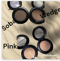 one Mac Velase Pearl Eyeshadow : pick : Pink Or wedge - Size 1.3 g - £15.50 GBP