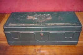 Vtg Distressed Green Metal Industrial Mechanic Carpenters Tool Tackle Box w Tray - £39.10 GBP