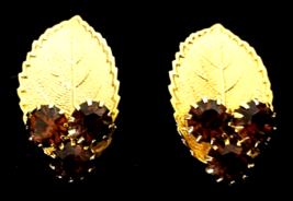 Vtg Judy Lee Clip On Earrings Faux Gold Leaf Shape &amp; Prong Set Garnets 1.25&quot; EUC - £6.45 GBP