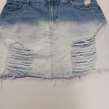 Forever 21 Women's Blue/White Distressed Denim Frayed Mini Skirt Size 14 (36×17) image 13