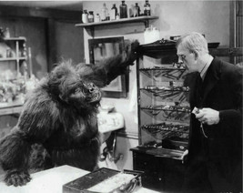 THE APE  BORIS KARLOFF  RAY CORRIGAN (GORILLA)  8X10 PHOTO - $185.64 MXN