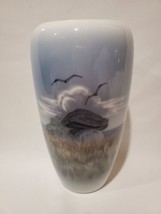 Vintage Royal Copenhagen Porcelain Sea Gulls Shore Vase 9&quot; #2694 1049 Denmark - £39.56 GBP