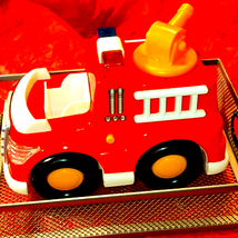 Vintage toy fire truck / makes noise - £14.22 GBP