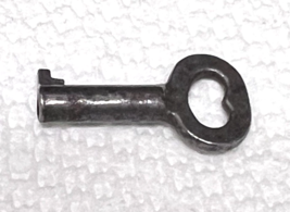 Antique Metal Keys Miniature Heart Top 1 1/16 Inch Dark Metal Steampunk ... - $12.38