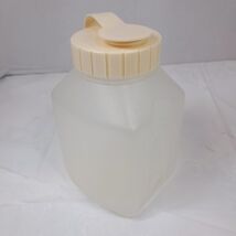 Rubbermaid Servin Saver 1 Pint Drink Bottle Container 0229 Almond Lid Vi... - $11.00