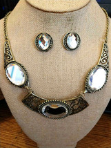 ANTIQUEDED GOLDTONE LARGE CRYSTAL CABOCHON MOVABLE CENTER   BIB NECKLACE - £11.79 GBP