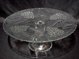 Vintage SMITH GLASS 12.25&quot; Clear Cake Stand VINTAGE GRAPE Pattern Pedest... - $1,068.81 MXN