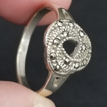 STERLING SILVER & MARCASITE ladies ring .925 size 7 ESTATE SALE! - €27,54 EUR STERLING SILVER & MARCASITE ladies ring .925 size 7 ESTATE SALE! - €27,54 EUR