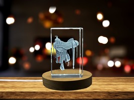 LED Base included | Rider&#39;s Companion: 3D Engraved Crystal Cowboy Saddle - $484.45 MXN+