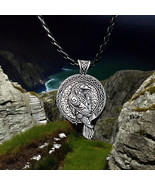 “Norse Raven Pendant Necklace with Celtic Knotwork Design” - €19,73 EUR