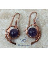 Handmade amethyst earrings: copper wire wrapped swirl - €23,96 EUR