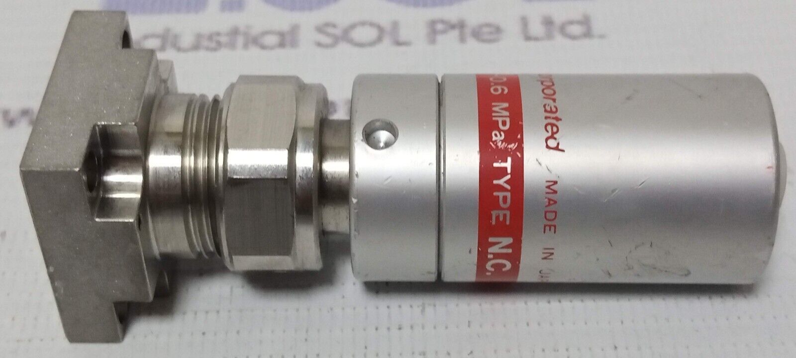 Fujikin 316L Pneumatic Valve L.no. A3R9A000 C.no. 401180 Type N.C. - $143.10