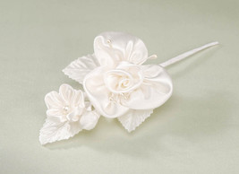 Large Satin Flower With 3 Buds Ivory - $440.07 MXN