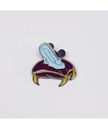 Disney Trading Pin Glass Slipper and Pillow Cinderella - 2017 - Hat Lany... - $155.72 MXN