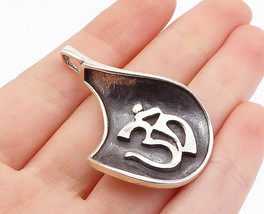 925 Sterling Silver - Vintage Oxidized Shiny Om Spiritual Symbol Pendant- PT5404 - £33.70 GBP