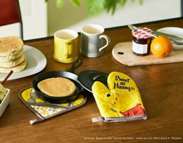 New Winnie the Pooh Insulation Pot Holder Pad &amp; Glove Set from Japan Mag... - £5.09 GBP