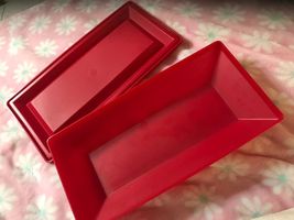 NOS TUPPERWARE GET TOGETHER RED DECO SERVING STORAGE DISH  13x7x3  + FRE... - $183.42 MXN