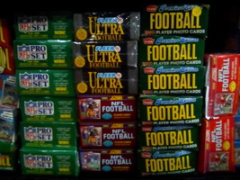 Huge Bulk Lot of 100 Unopened Old Vintage NFL Football Cards in Wax Packs NEW - £13.36 GBP