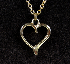 Thin Delicate HEART Pendant NECKLACE Vintage Goldtone Chain Love Gift 18&quot; - £13.44 GBP